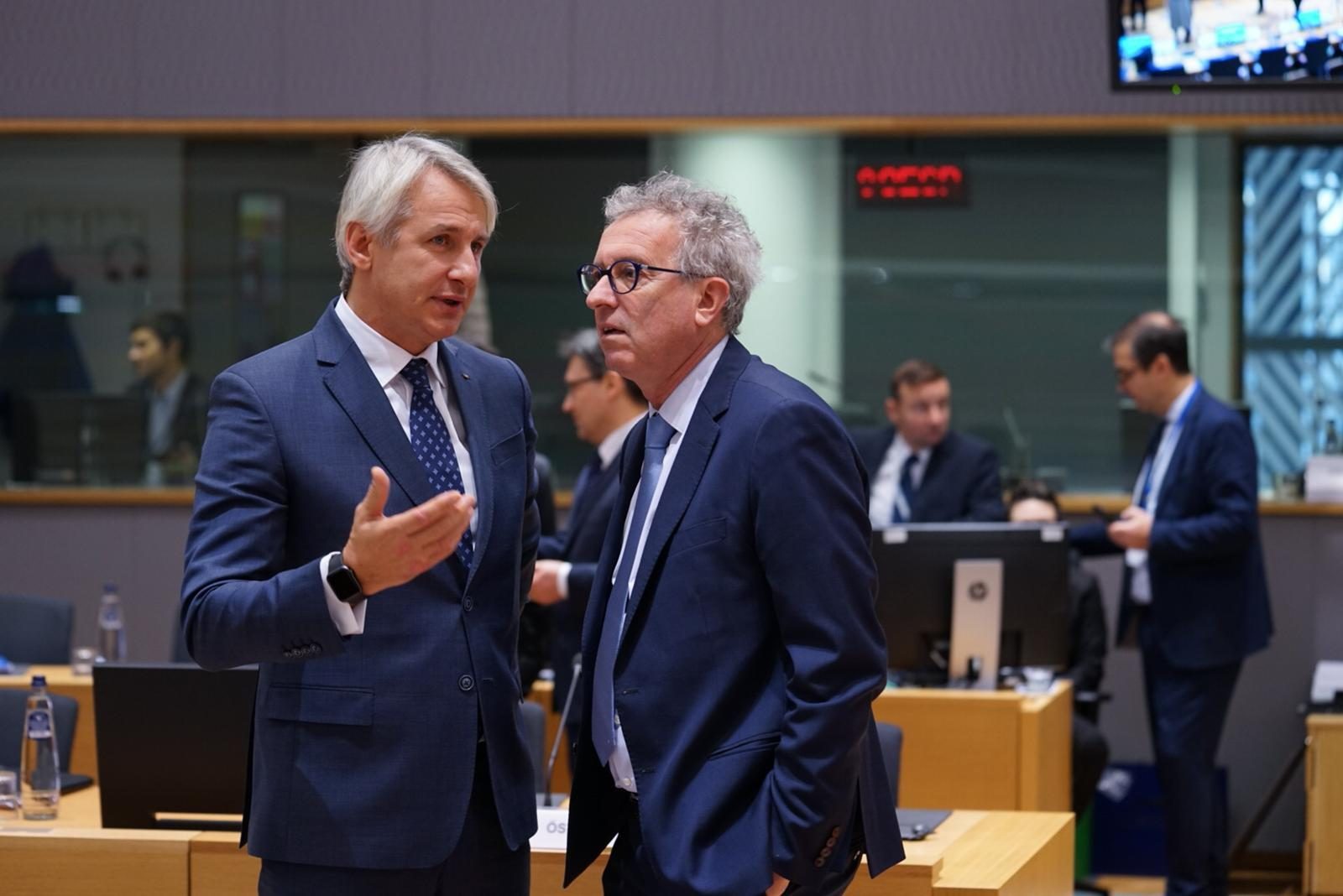 Victor Ponta, candidat la Președinția României: Sprijin juridic gratuit pentru românii de pretutindeni, susținut de Eugen Teodorovici