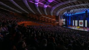 TourInfo 29 Fool’s Night Out 2025: când mii de oameni râd împreună la Sala Palatului